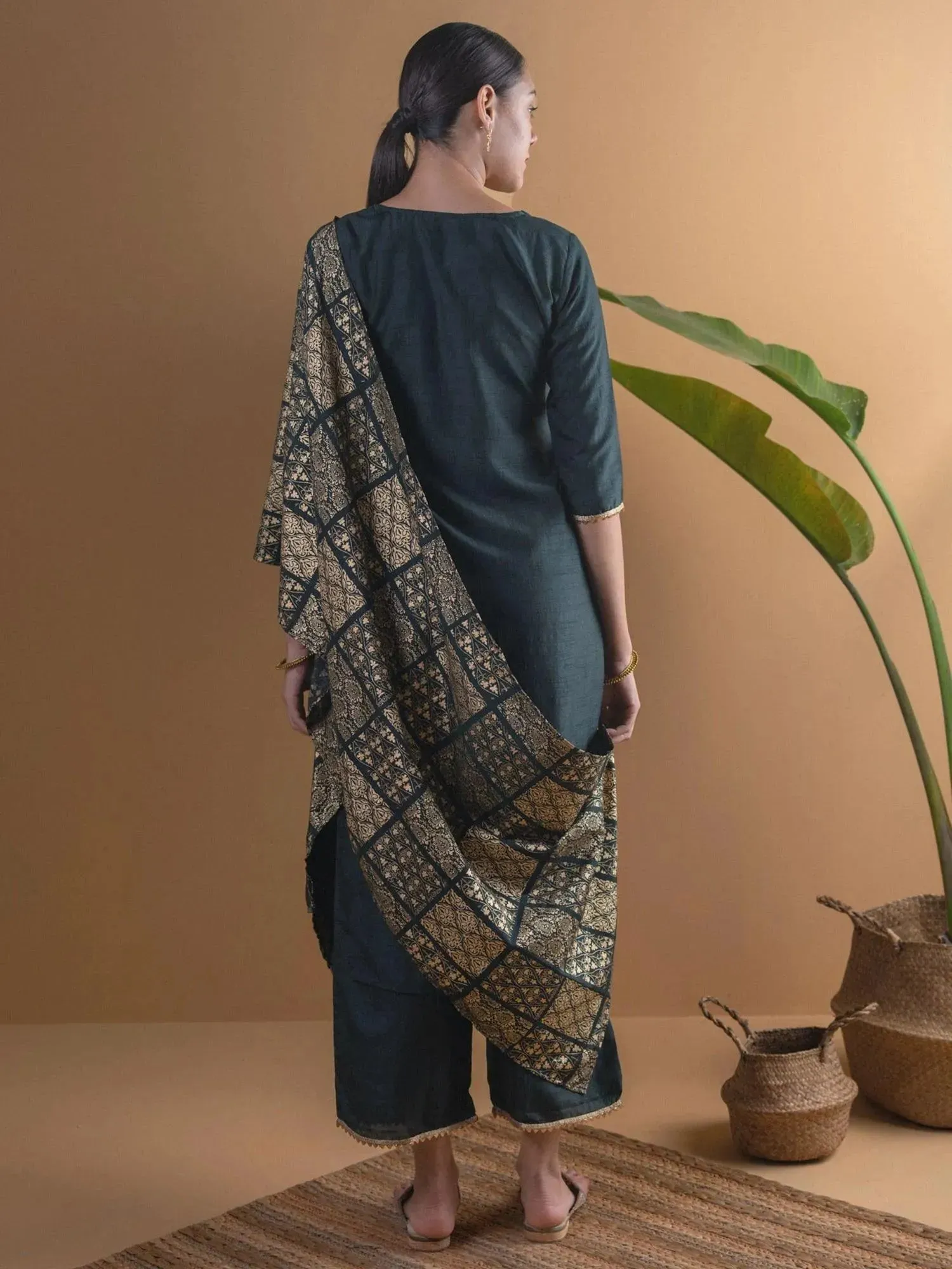 Green Solid Chanderi Silk Straight Kurta With Palazzos & Stole
